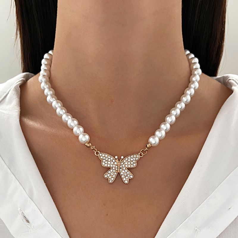 Retro Mariposa Perla De Imitación Aleación Embutido Diamantes De Imitación Mujeres Collar