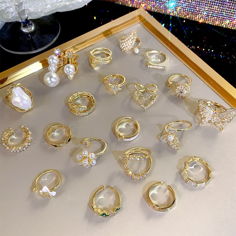 Elegante Geométrico Aleación Cobre Embutido Perlas Artificiales Diamantes De Imitación Chapado En Oro De 14 Quilates. Anillo Abierto