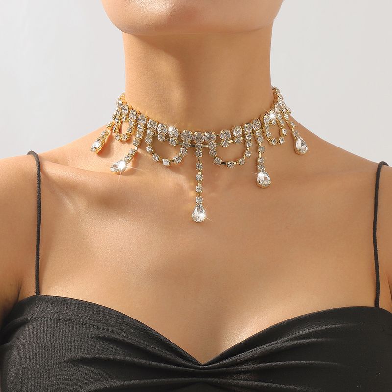 Estilo Simple Color Sólido Cadena De Garras Embutido Diamantes De Imitación Mujeres Collar