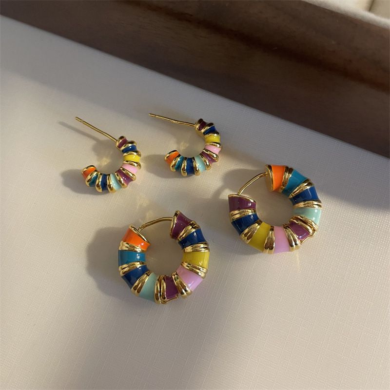 1 Paire Décontractée Forme C Cercle Multicolore Émail Placage Le Cuivre Des Boucles D'oreilles Boucles D'oreilles