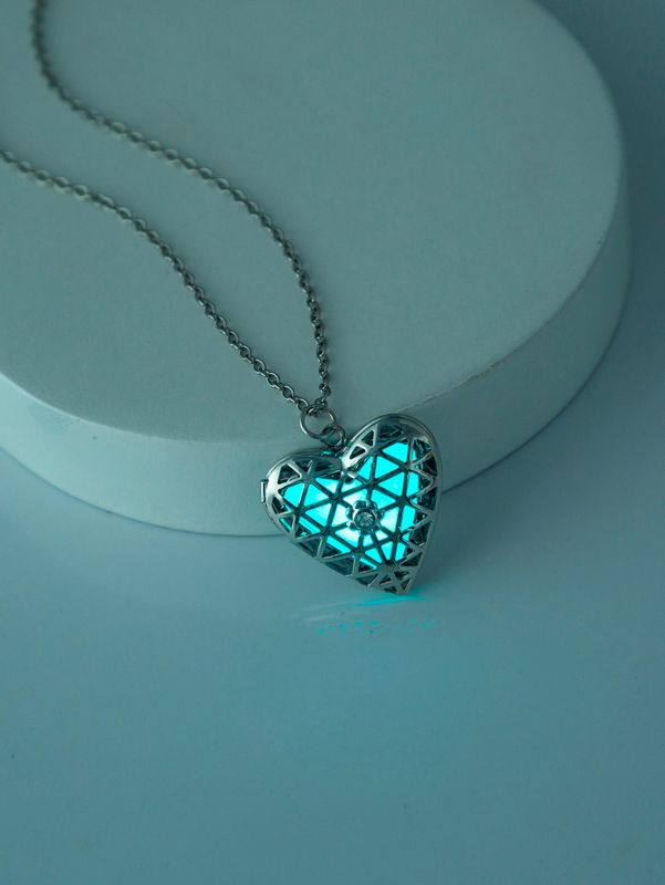 Wholesale Jewelry Casual Classic Style Heart Shape Titanium Alloy Silver Plated Pendant Necklace