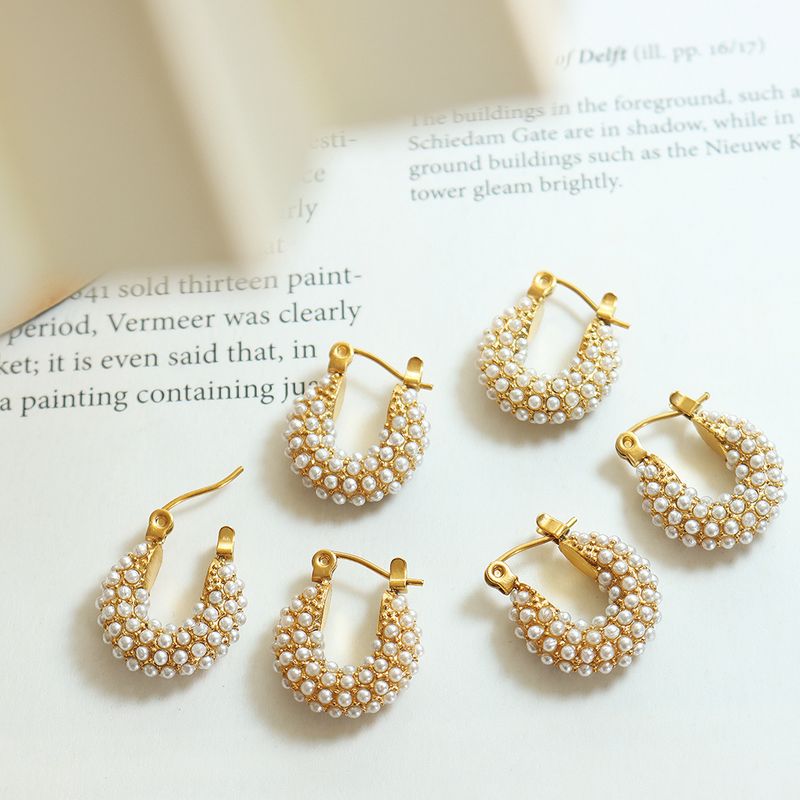 1 Paar Elegant Barocker Stil U-form Titan Stahl Überzug Inlay Künstliche Perlen 18 Karat Vergoldet Ohrringe