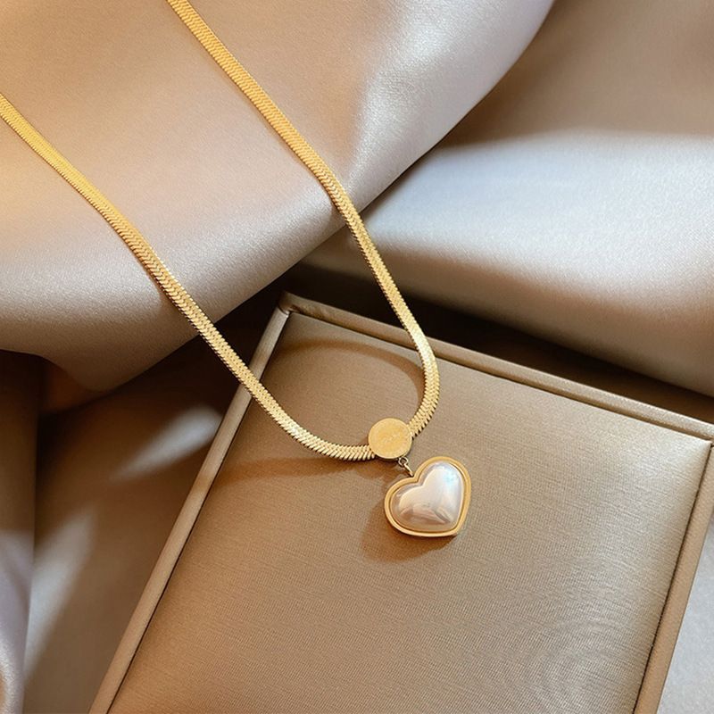 Acero Inoxidable 304 Chapados en oro de 18k Elegante Enchapado Embutido Forma De Corazón El Plastico Collar Colgante