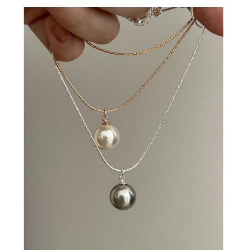 Ins-stil Einfacher Stil Runden Kupfer Künstliche Perlen Halskette Mit Anhänger In Masse