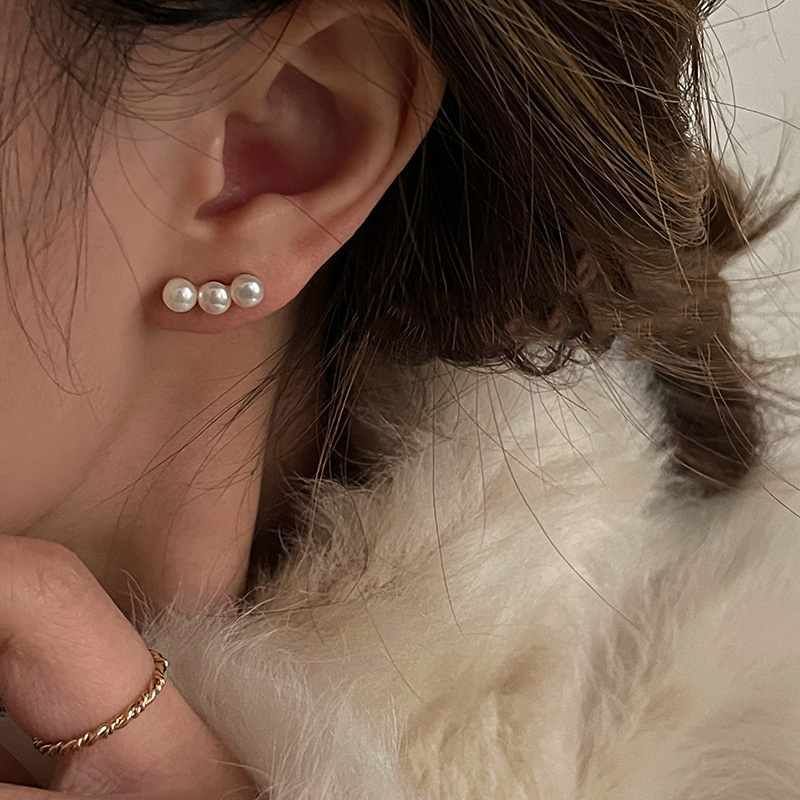 Casual Simple Style Round Imitation Pearl Metal Plating Inlay Pearl Women's Ear Studs