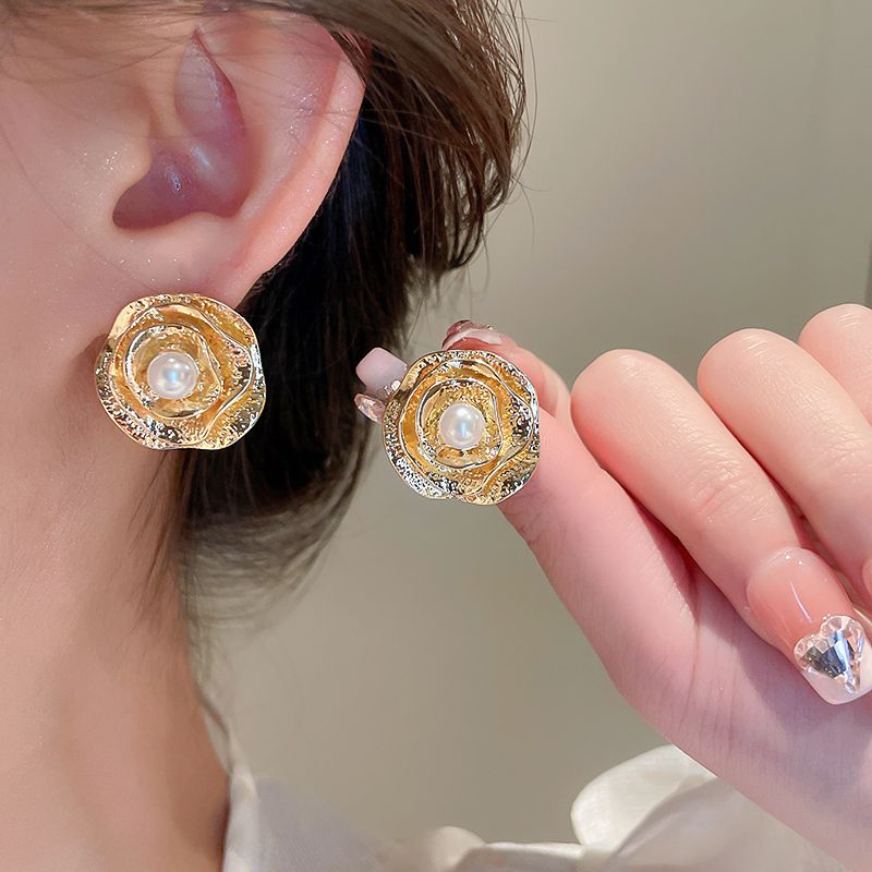 Elegant Flower Alloy Inlay Artificial Pearls Women's Ear Studs
