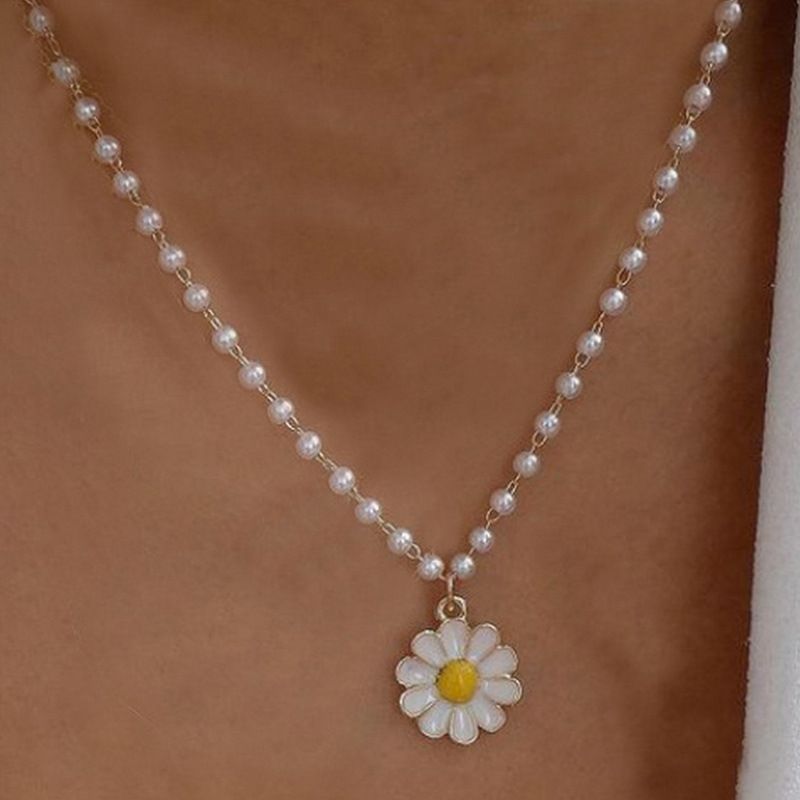 Sweet Flower Artificial Pearl Alloy Beaded Plating Women's Pendant Necklace