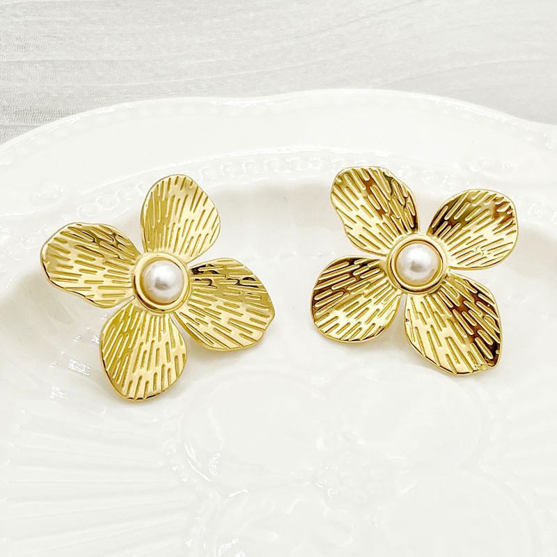 1 Pair Artistic Flower Polishing Plating Inlay 304 Stainless Steel Pearl 14K Gold Plated Ear Studs