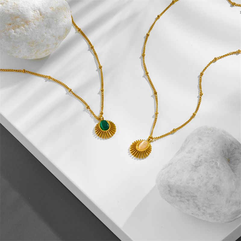 Titan Stahl 18 Karat Vergoldet Lässig Retro Überzug Inlay Runden Malachit Opal Halskette Mit Anhänger