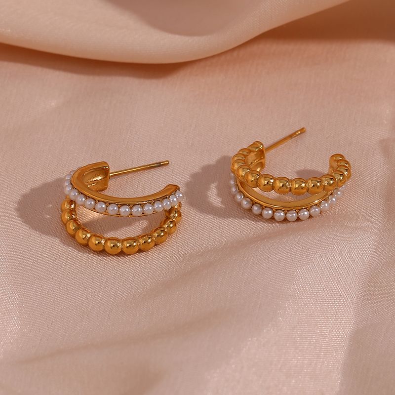 1 Paar Moderner Stil C-form Überzug Inlay Rostfreier Stahl Künstliche Perlen 18 Karat Vergoldet Ohrstecker