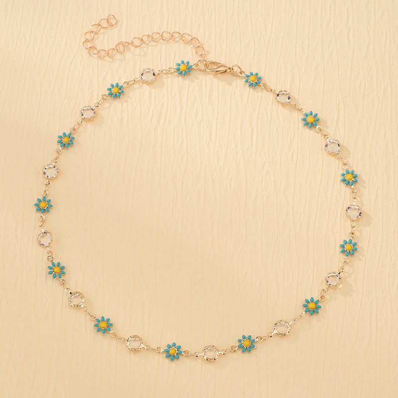 Großhandel Schmuck Süß Pastoral Einfacher Stil Herzform Blume Aluminiumlegierung Strasssteine Vergoldet Halskette