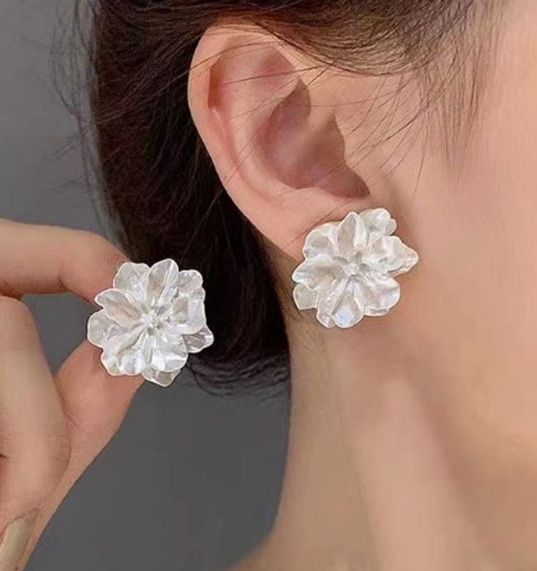 Ig Style Lady Korean Style Flower Resin Women's Ear Studs