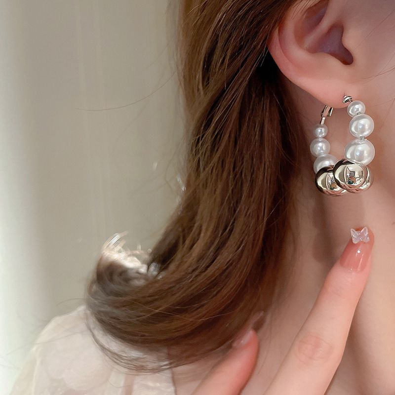 Modern Style Simple Style Round Alloy Beaded Pearl Women's Earrings