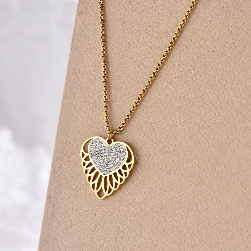 304 Stainless Steel 14K Gold Plated Modern Style Simple Style Polishing Hollow Out Inlay Heart Shape Rhinestones Pendant Necklace