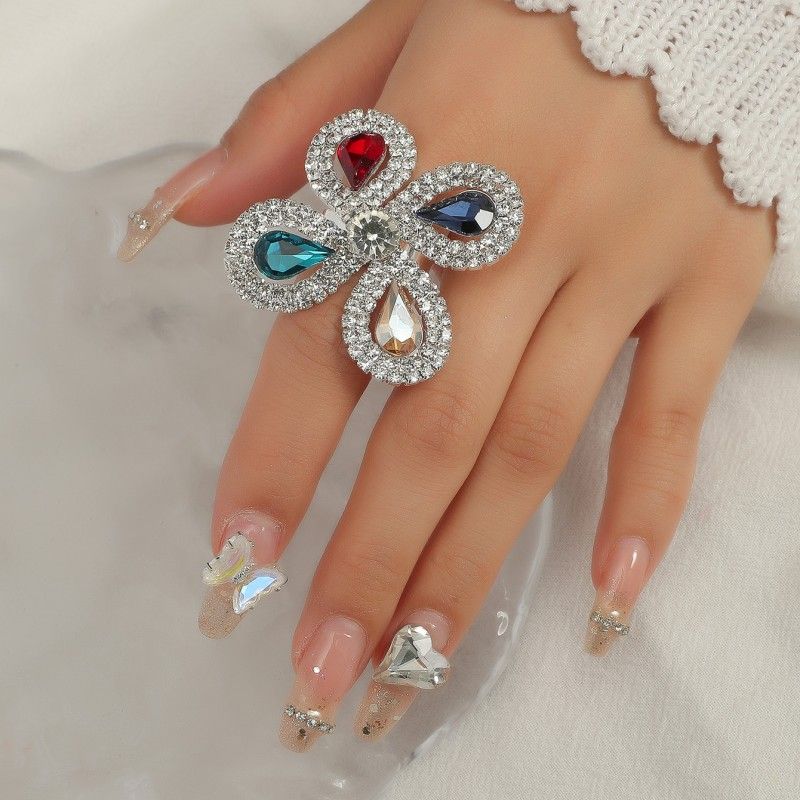 Elegante Lujoso Señora Flor Aleación Embutido Diamantes De Imitación Mujeres Anillos