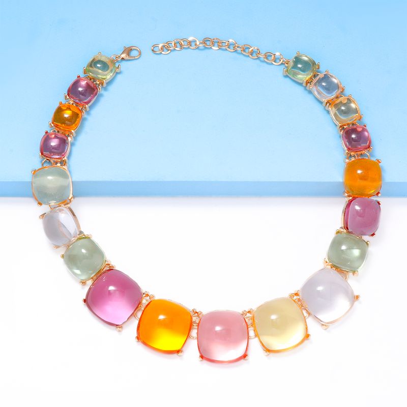 Elegant Round Alloy Three-dimensional Inlay Resin Women's Necklace