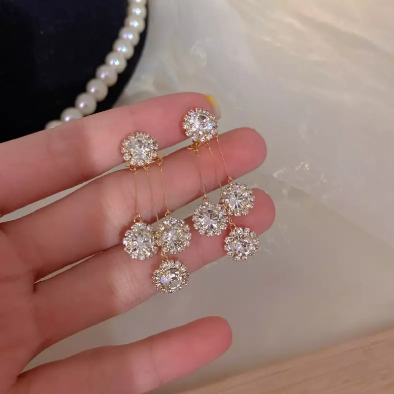 Estilo Ig Ronda Borla Aleación Enchapado Embutido Diamantes De Imitación Chapado En Oro Plateado Mujeres Pendientes De Gota