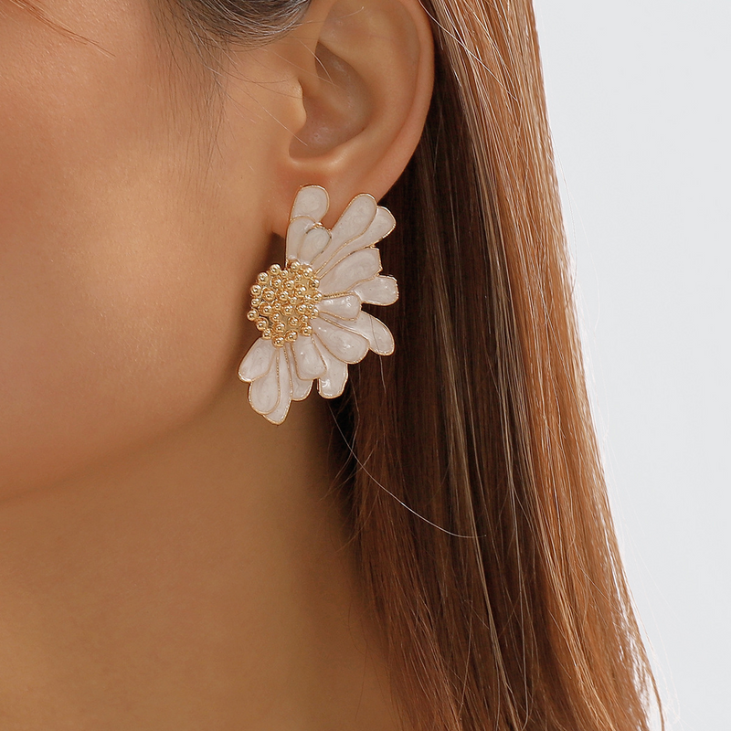 Elegant Vintage Style Sweet Flower Alloy Enamel Women's Ear Studs