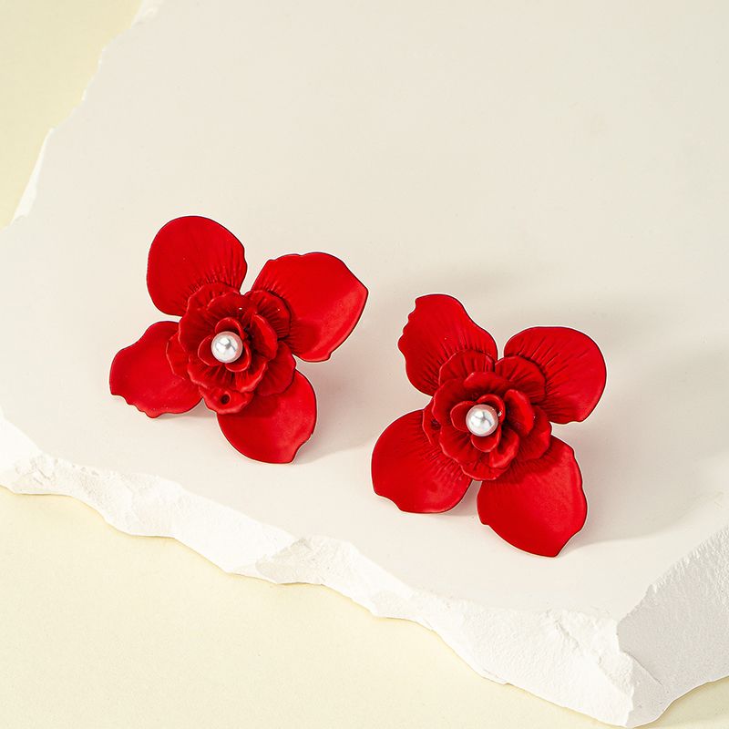 Elegant French Style Flower Alloy Pearl Plating Women's Ear Studs