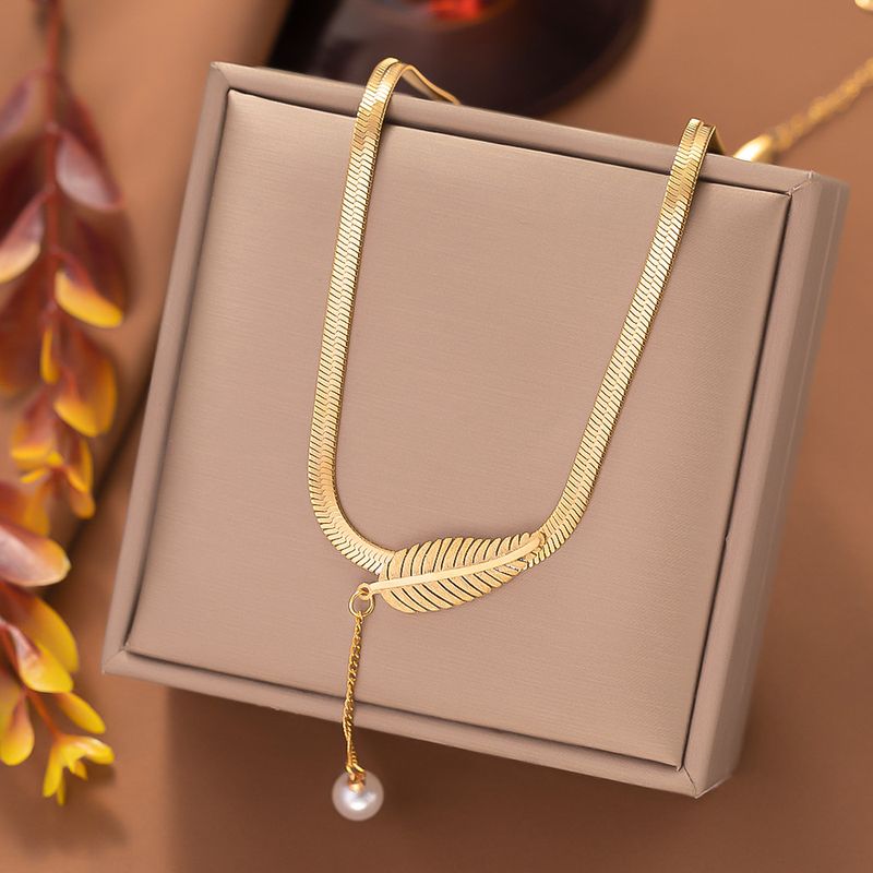 304 Stainless Steel 18K Gold Plated Elegant Streetwear Plating Inlay Leaf Plastic Pendant Necklace