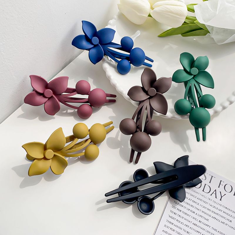 Modern Style Flower Plastic Resin Hair Clip