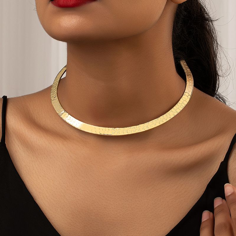 Casual Vintage Style Simple Style Solid Color Alloy Gold Plated Women's Choker