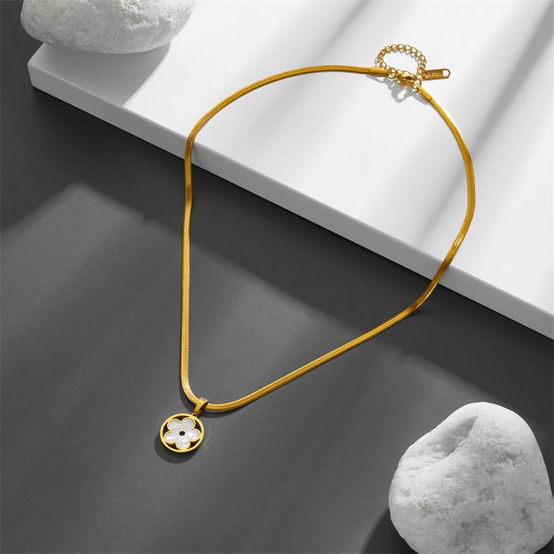 Titanium Steel 18K Gold Plated Simple Style Hollow Out Flower Acrylic Pendant Necklace