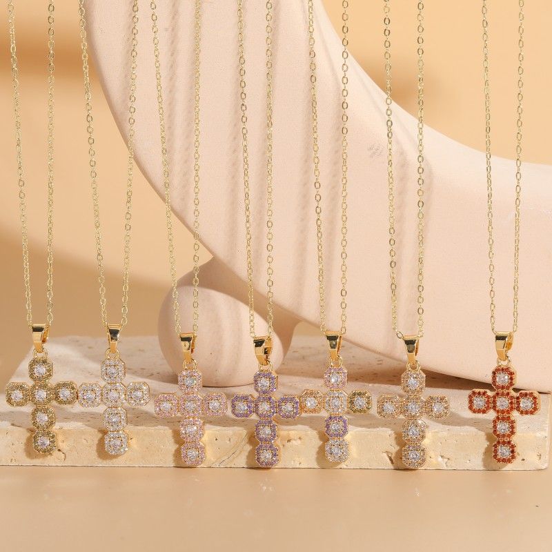Elegant Klassischer Stil Kreuzen Kupfer Überzug Inlay Zirkon 14 Karat Vergoldet Halskette Mit Anhänger
