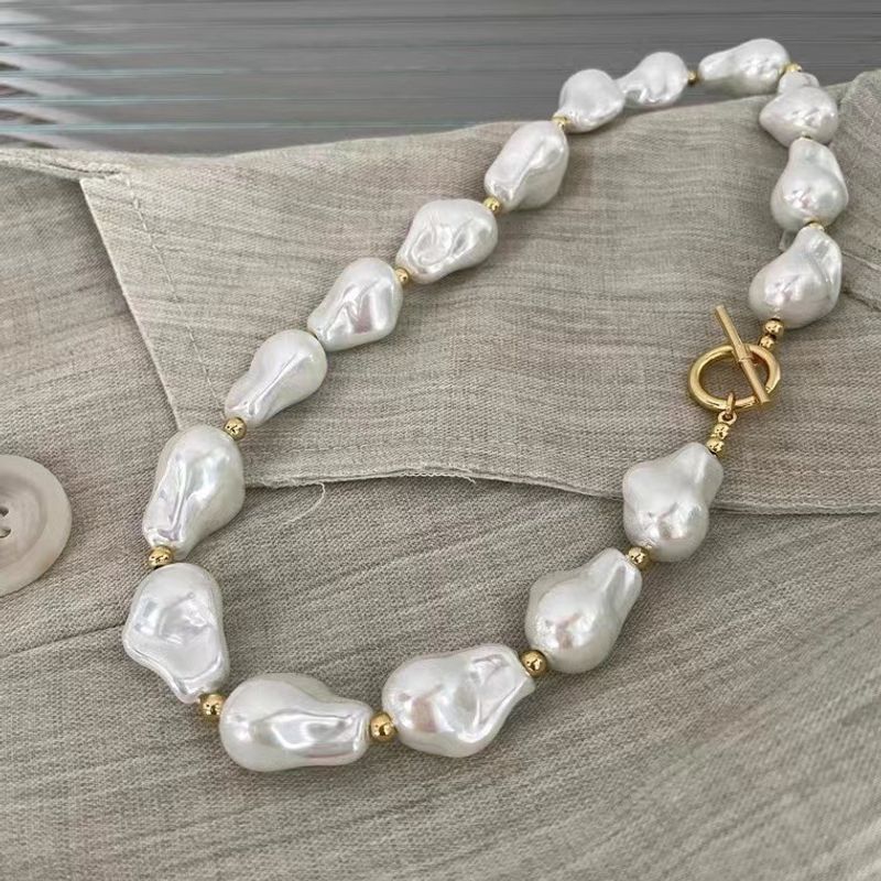 Einfacher Stil Runden Künstliche Perle Harz Halskette In Masse