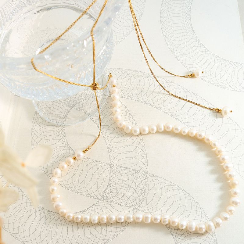 Elegant Barocker Stil Runden Süßwasserperle Titan Stahl Perlen Überzug 18 Karat Vergoldet Pulloverkette