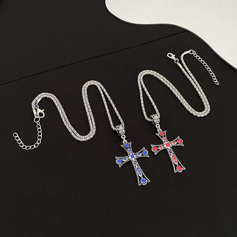 Gotisch Vintage-stil Kreuzen Legierung Überzug Inlay Zirkon 14 Karat Vergoldet Unisex Halskette Mit Anhänger