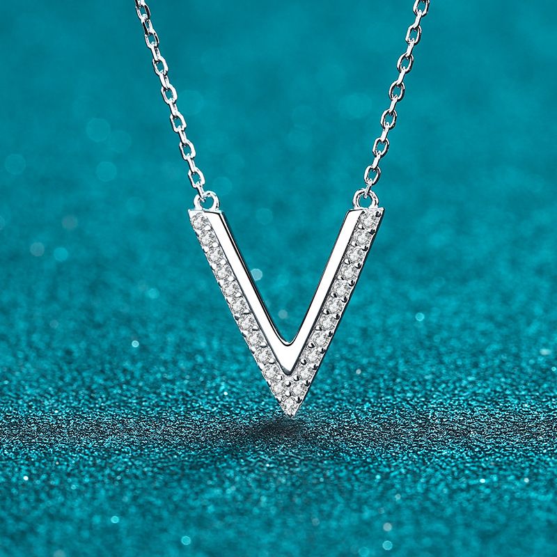 Simple Style V Shape Sterling Silver Moissanite Pendant Necklace In Bulk