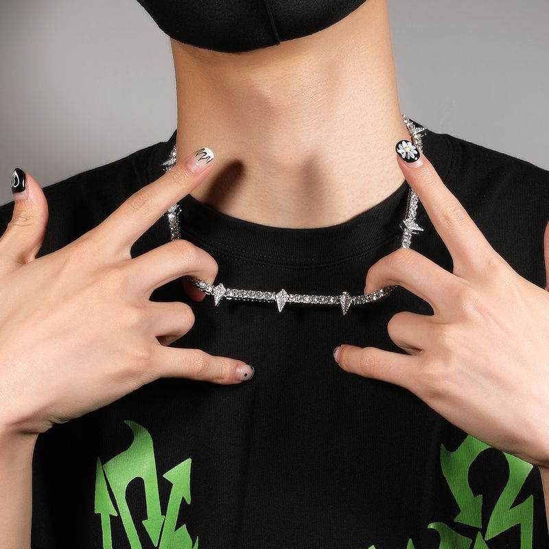 Hip Hop Geométrico Color Sólido Aleación Esmalte Embutido Diamantes De Imitación Hombres Collar