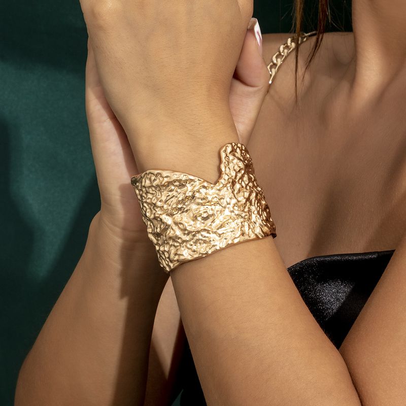 Elegant Geometric Iron Plating Women'S Cuff Bracelets