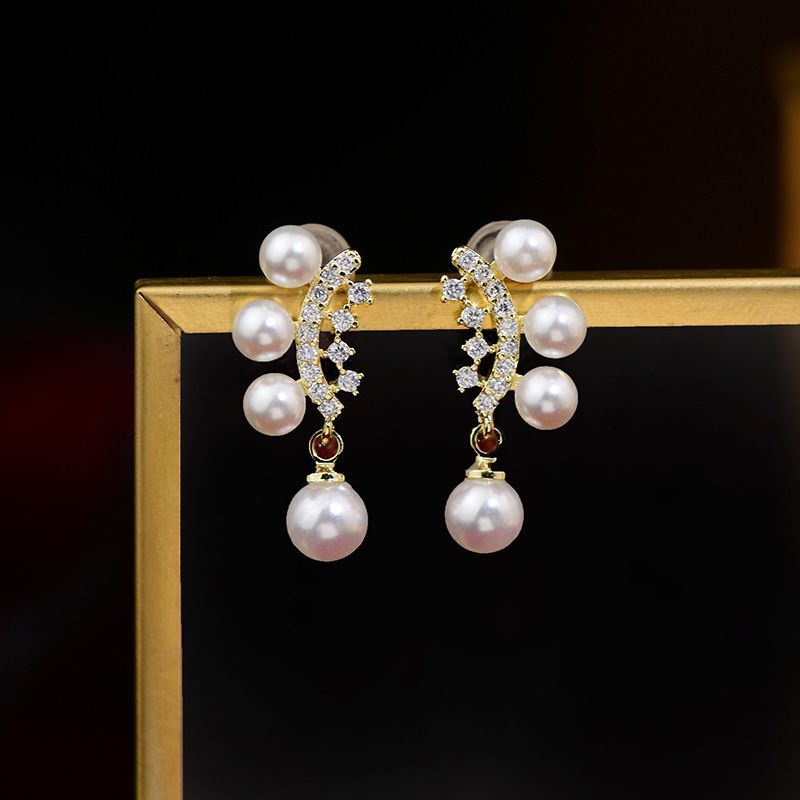 1 Paar Retro Französische Art Pendeln Runden Überzug Inlay Kupfer Künstliche Perlen Zirkon 14 Karat Vergoldet Ohrstecker