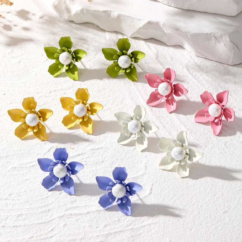 1 Pair Elegant Pastoral Simple Style Petal Alloy Gold Plated Ear Studs