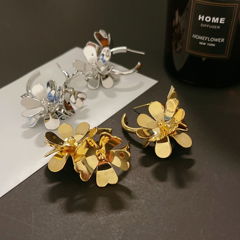1 Pair Classic Style Flower Plating Metal Earrings