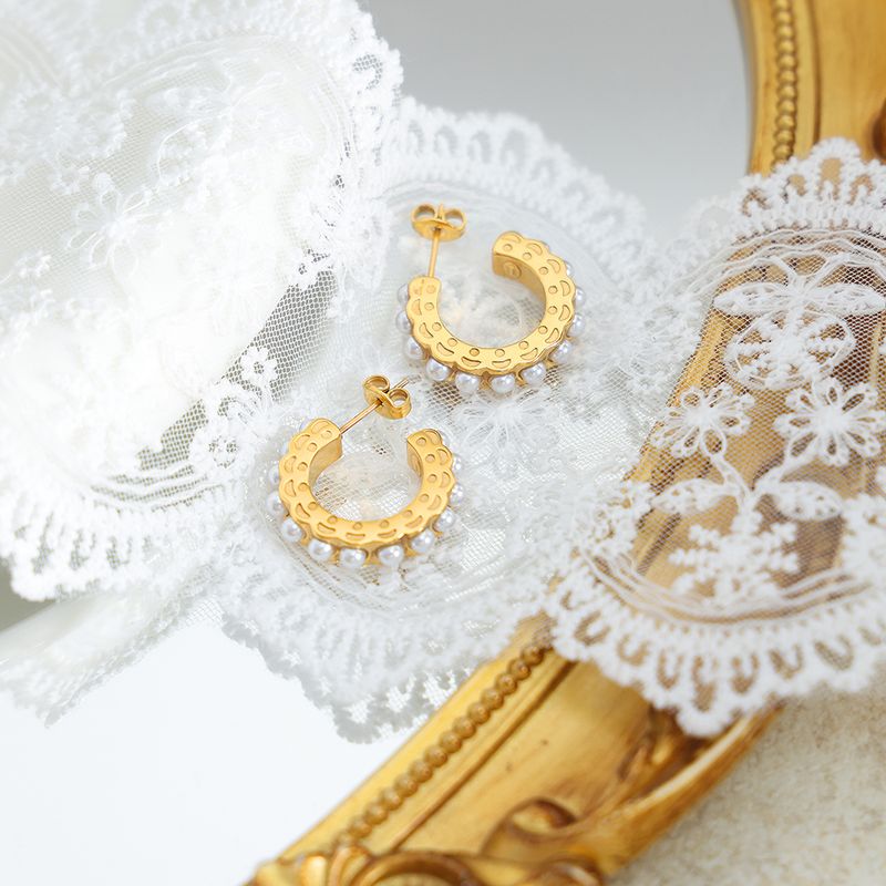 1 Pair Elegant Baroque Style C Shape Plating Inlay Titanium Steel Artificial Pearls 18k Gold Plated Ear Studs