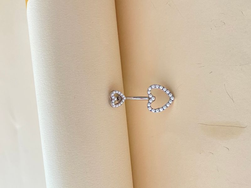 Lässig Einfacher Stil Herzform Rostfreier Stahl Legierung Überzug Aushöhlen Inlay Künstliche Perlen Weißgold Plattiert Bauchnabelpiercing