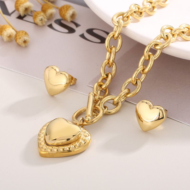 Acero Titanio Chapados en oro de 18k Estilo Moderno Enchapado Forma De Corazón Aretes Collar