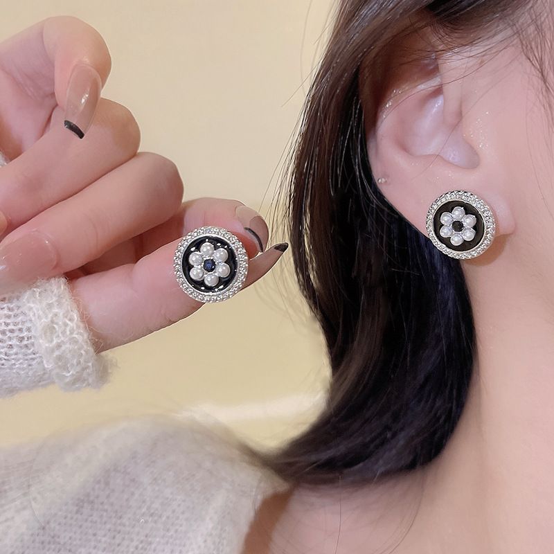 1 Pair Retro Flower Enamel Plating Inlay Alloy Artificial Pearls Rhinestones Ear Studs