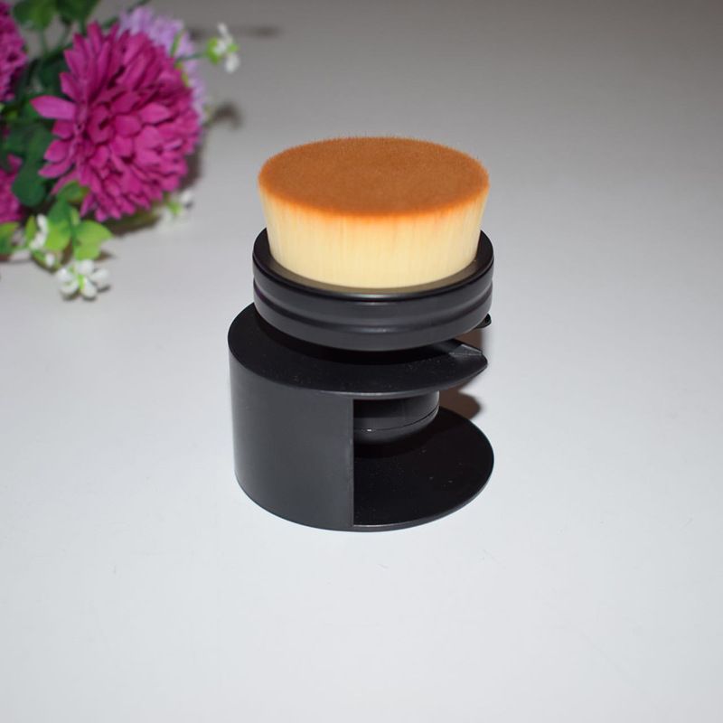 Basic Artificial Fiber Plastic Handgrip Foundation Brush 1 Piece