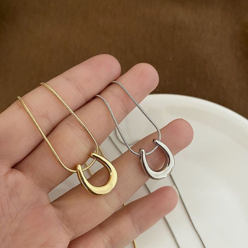 Einfacher Stil U-form Titan Stahl Vergoldet Halskette Mit Anhänger In Masse