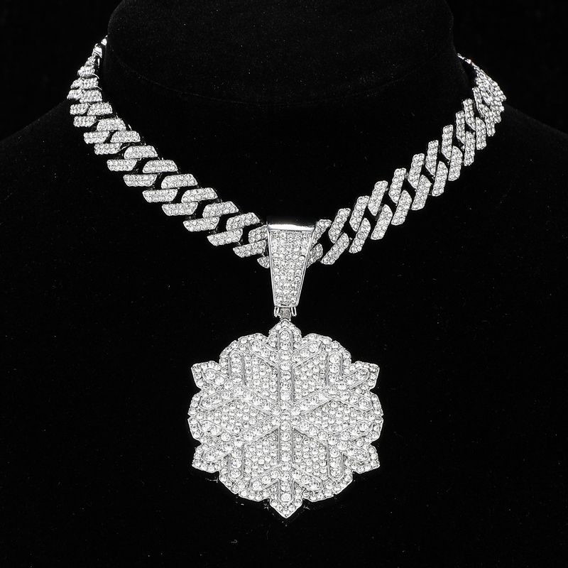 Estilo Clásico Flor Acero Inoxidable Aleación Embutido Piedras Preciosas Artificiales Collar