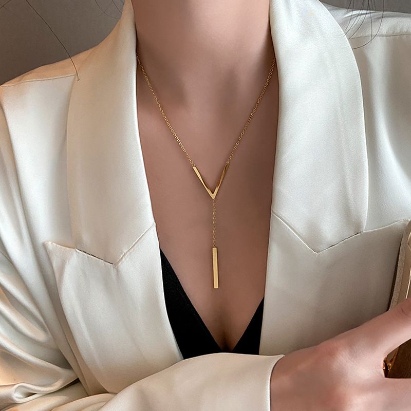 Style Simple Commuer Lettre Acier Au Titane Placage Plaqué Or 18k Collier