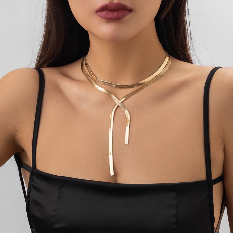 Einfacher Stil Einfarbig Kupfer Vergoldet Halskette In Masse