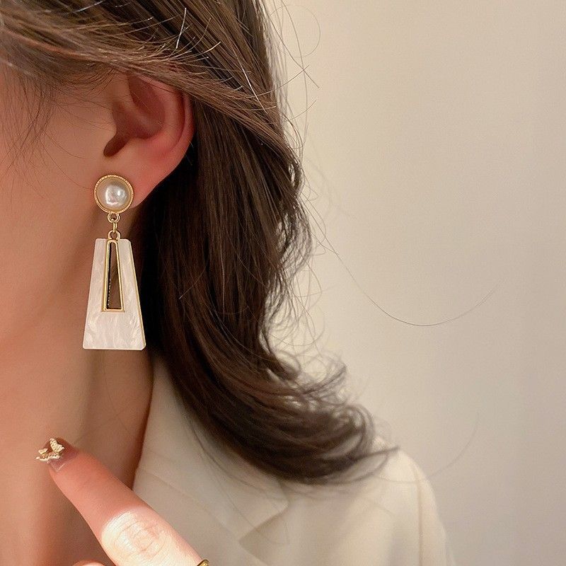 1 Pair Elegant Geometric Inlay Arylic Alloy Artificial Pearls Drop Earrings