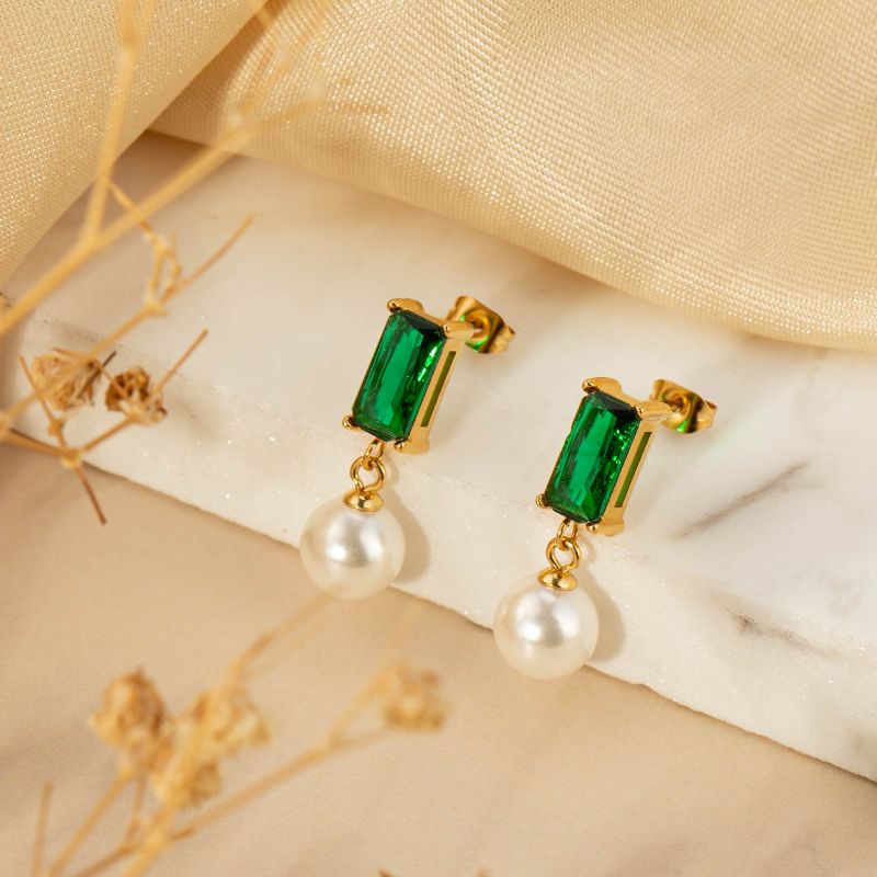1 Pair Simple Style Classic Style Solid Color Plating Inlay Stainless Steel Titanium Steel Pearl Zircon Gold Plated Ear Studs