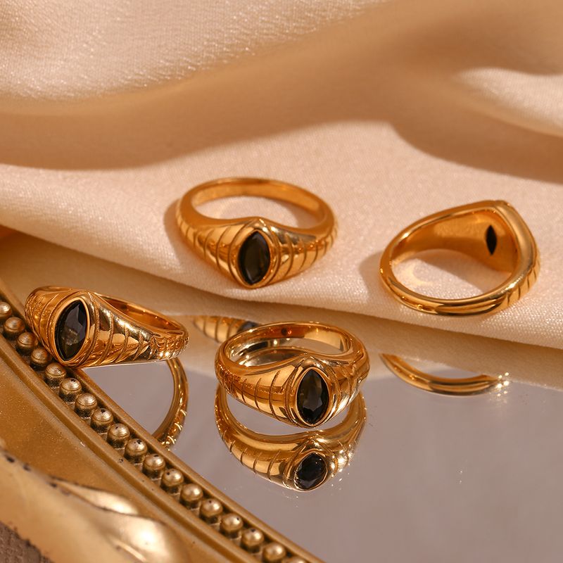 Einfarbige Edelstahl-einlege Zirkon 18k Vergoldete Ringe Im Klassischen Stil, Einfarbig, Im Vintage-stil