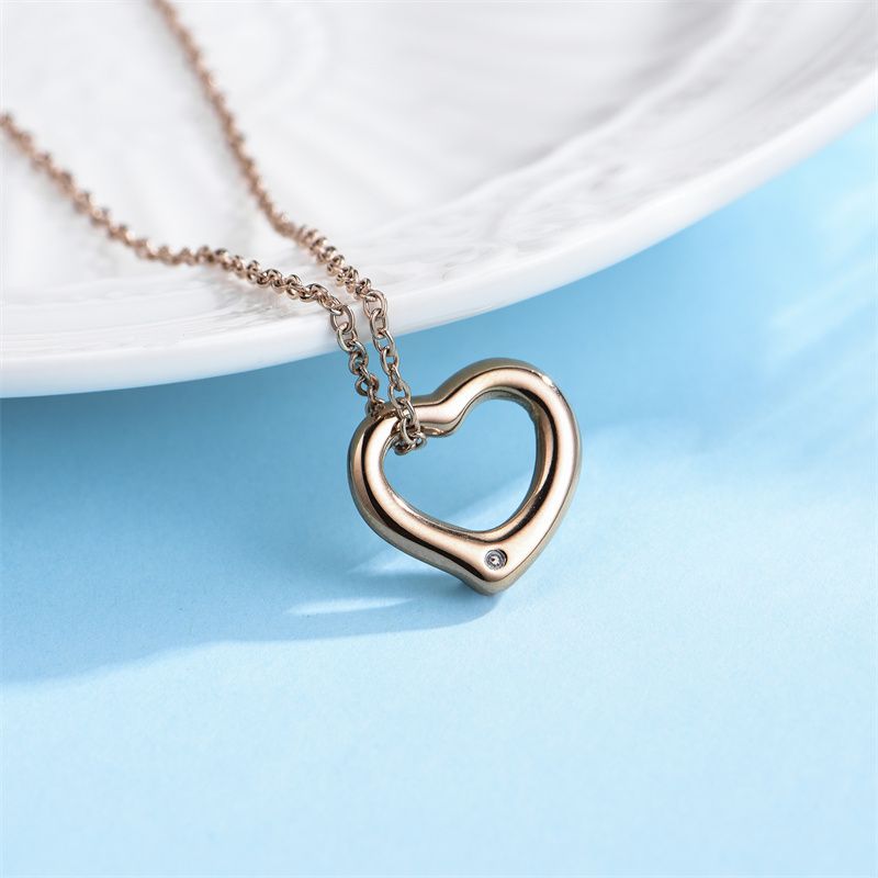 Einfacher Stil Herzform Rostfreier Stahl Polieren Überzug Inlay Diamant Rosengoldbeschichtet Halskette Mit Anhänger